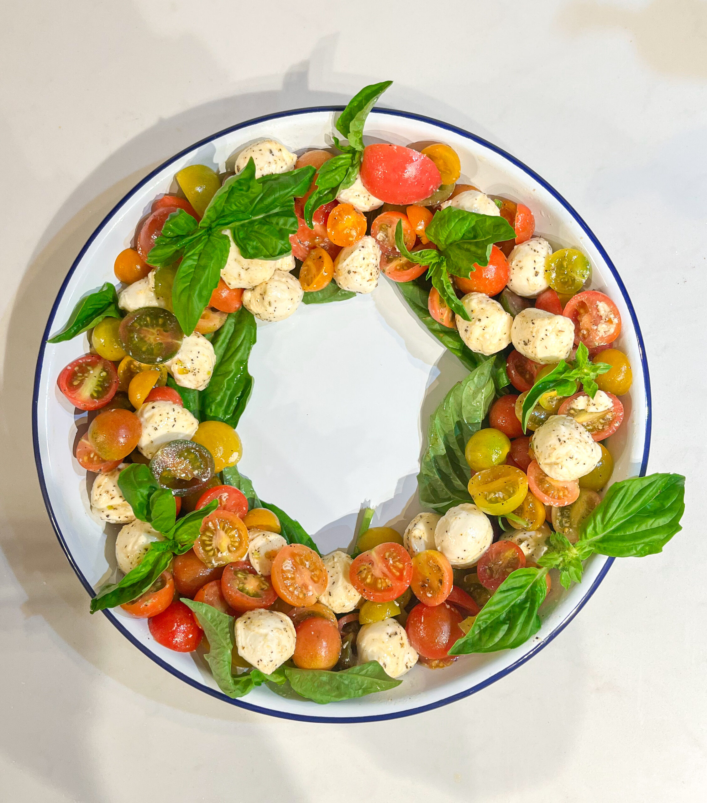 Festive and Delicious Caprese Wreath: The Perfect Holiday Appetizer